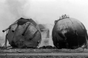 Sphère 443 raffinerie de Feyzin, après explosion